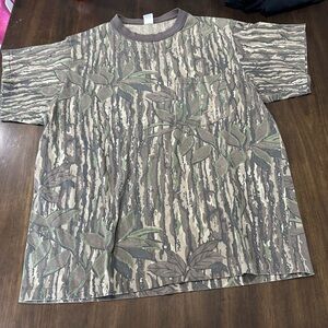 VINTAGE Realtree camouflage t shirt